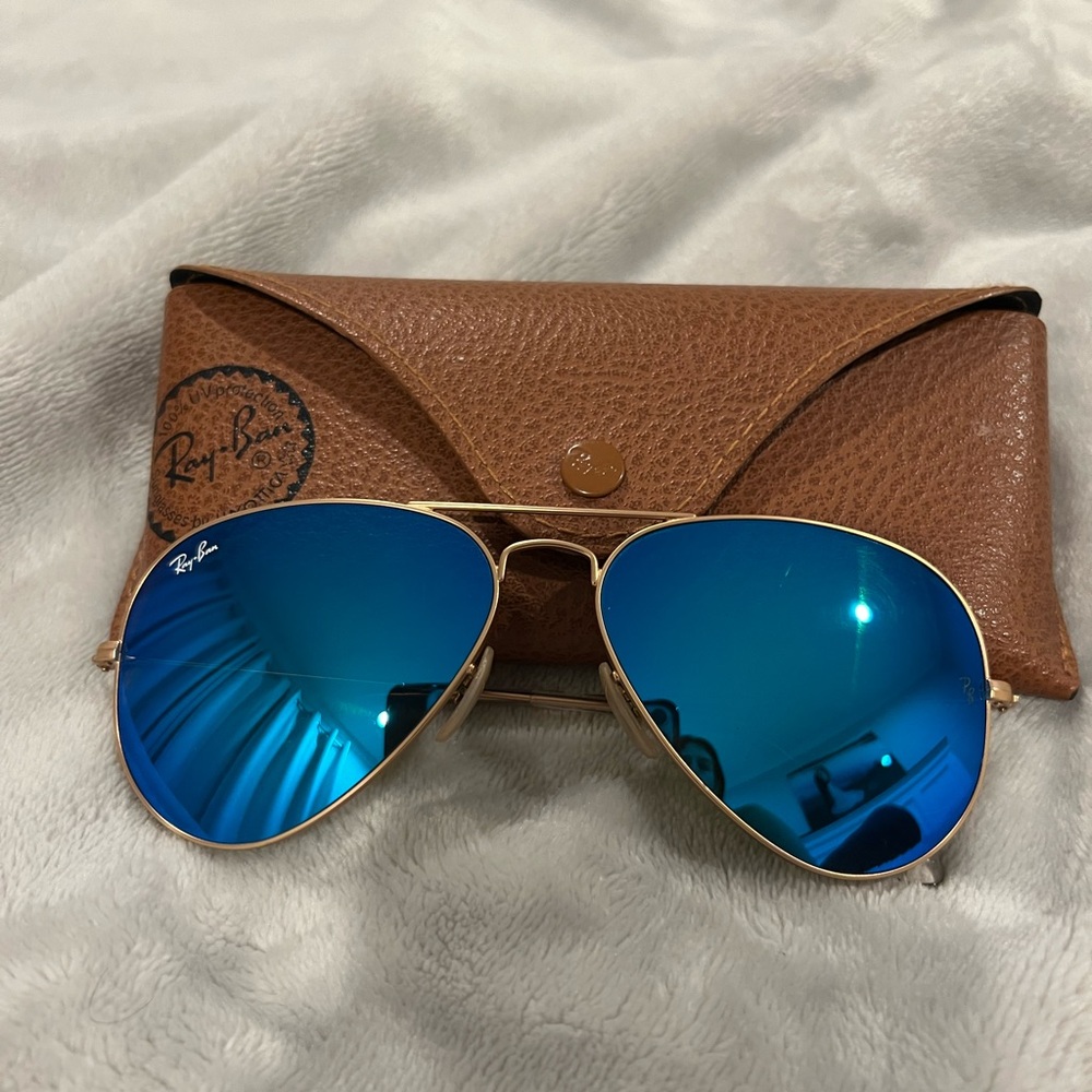 Blue mirrors rayban aviators